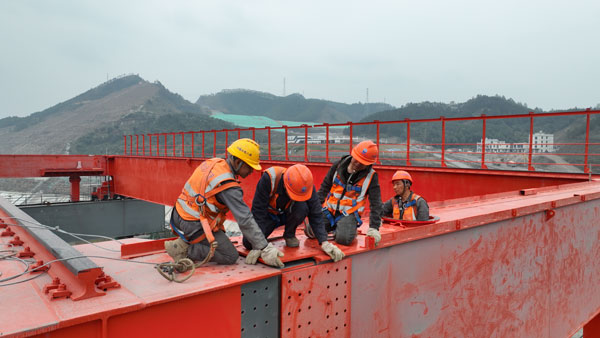 廣西平陸運河:4000多名建設者春節堅守崗位奮戰世紀工程